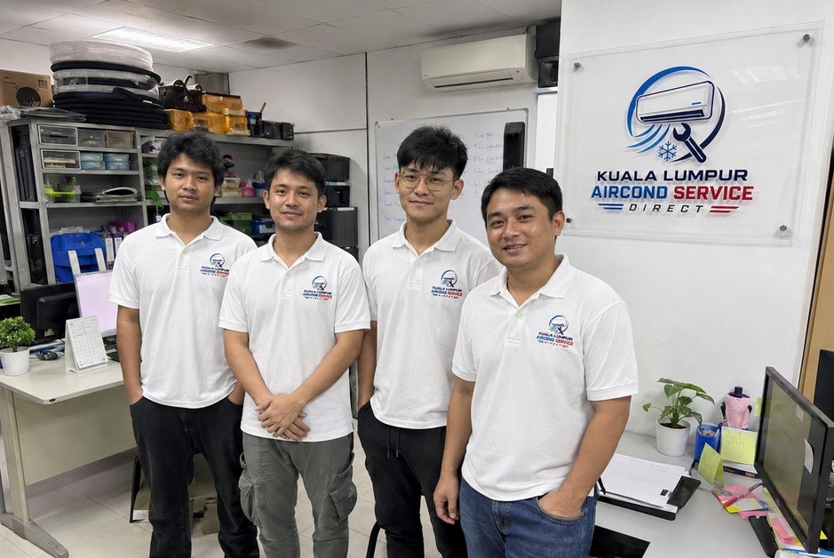 Kuala Lumpur Aircond Service Direct technician on a residential aircond service call
